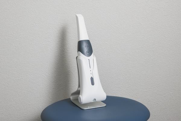 口腔内スキャナー(Straumann社製)